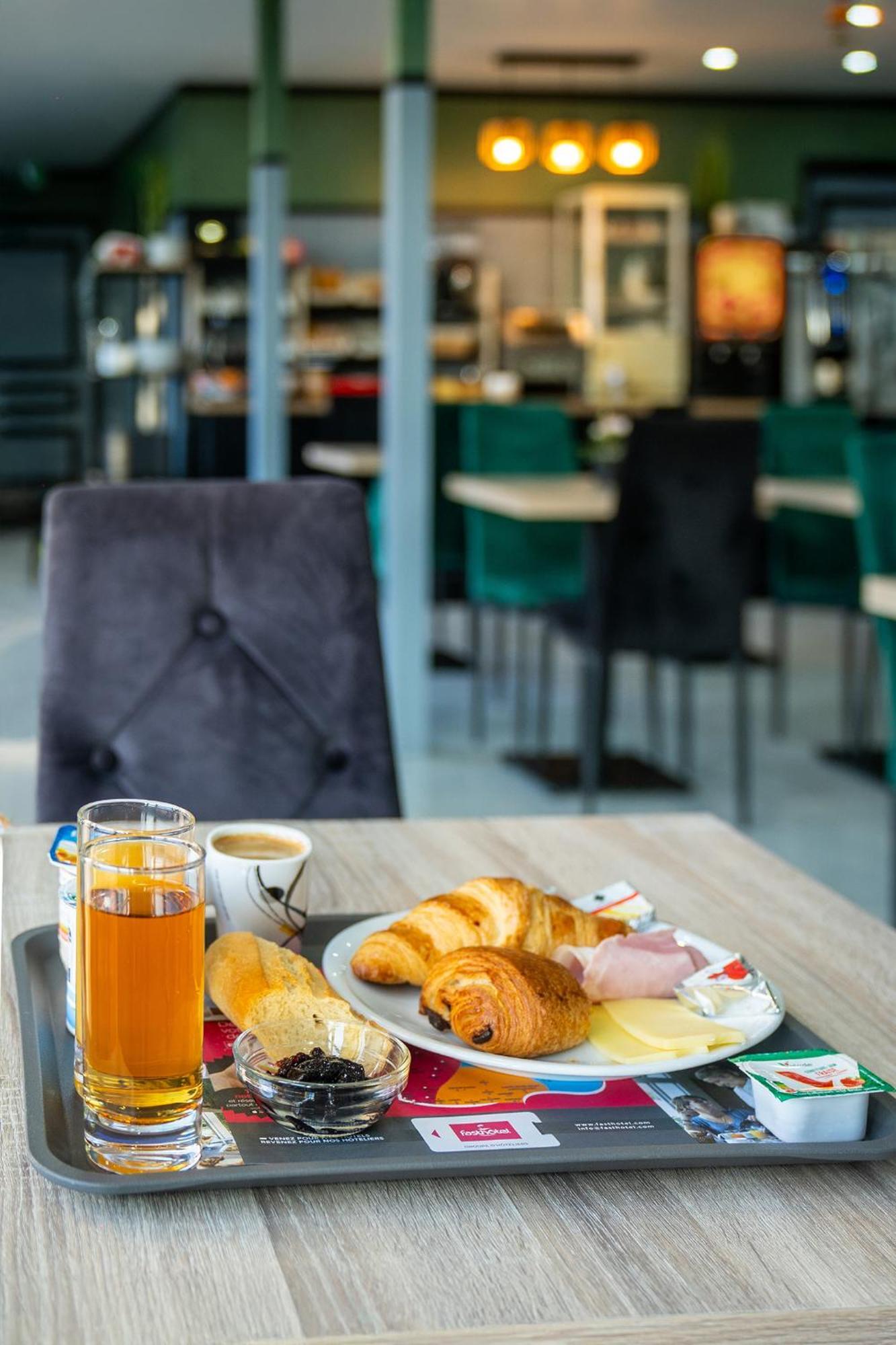 Fasthotel Le Mans Nord Fh Confort Saint-Saturnin  Kültér fotó
